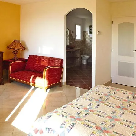Premium With Garden And Pool, Villa
